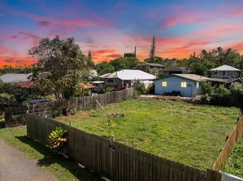 956 Kahealani St, Haiku, HI 96708