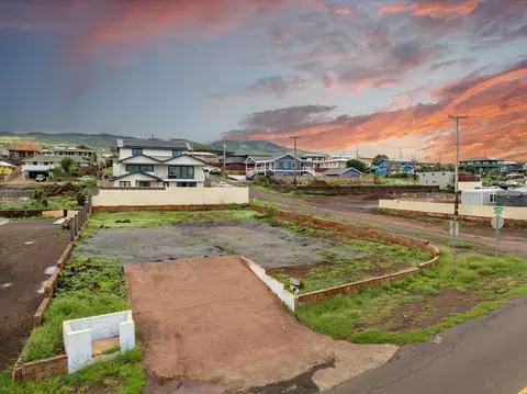 1560 Ainakea Rd, Lahaina, HI 96761