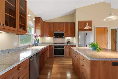Kitchen - 50 Uakoko Pl, Haiku, HI 96708 photo 1 of 3