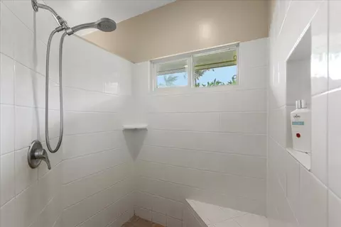 Bath - 50 Uakoko Pl, Haiku, HI 96708 photo 2 of 4
