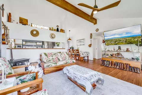 1088 Mamalu Pl, Makawao, HI 96768