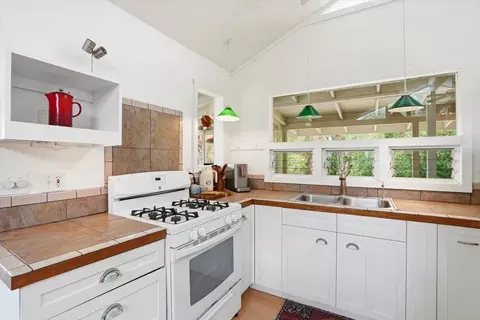Kitchen - 24 Poko Way, Haiku, HI 96708 photo 3 of 5