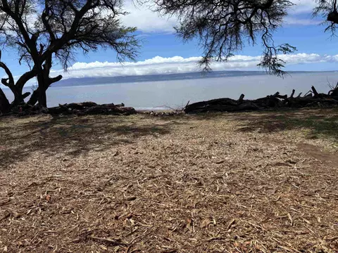 4 Hooulu Pl, Kaunakakai, HI 96748