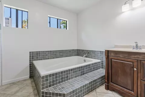 Bath - 145 S Holokai Rd, Haiku, HI 96708 photo 4 of 4
