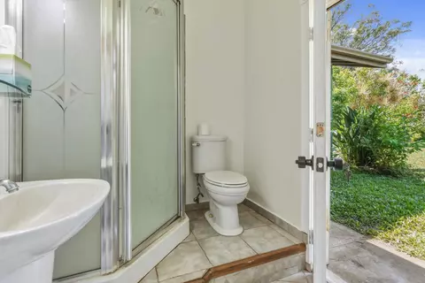 Bath - 145 S Holokai Rd, Haiku, HI 96708 photo 3 of 4