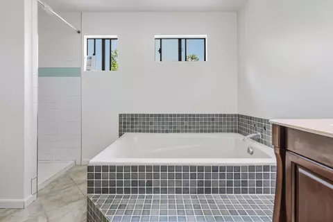 Bath - 145 S Holokai Rd, Haiku, HI 96708 photo 1 of 4