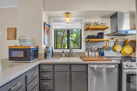 Kitchen - 3788 Lower Honoapiilani Rd #E212, Lahaina, HI 96761 photo 3 of 4
