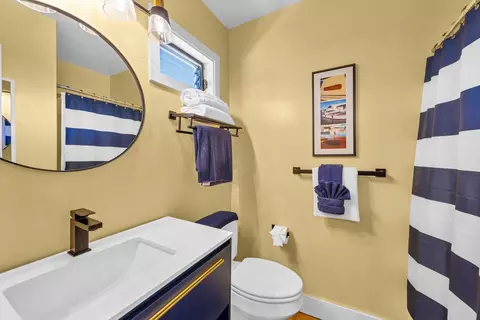 Bath - 3788 Lower Honoapiilani Rd #E212, Lahaina, HI 96761 photo 1 of 3