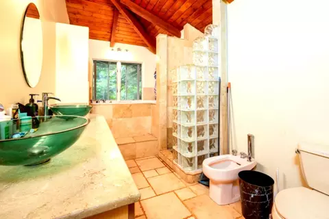 Bath - 1640 Kokomo Rd, Haiku, HI 96708 photo 1 of 5