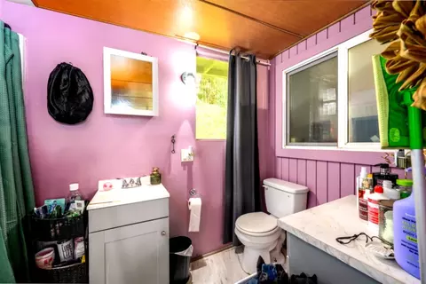 Bath - 1640 Kokomo Rd, Haiku, HI 96708 photo 4 of 5