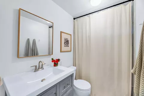 Bath - 1041 Lower Kimo Dr, Kula, HI 96790 photo 3 of 4
