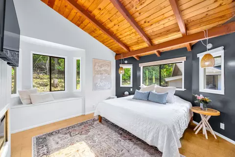 Bedroom - 1041 Lower Kimo Dr, Kula, HI 96790 photo 1 of 7