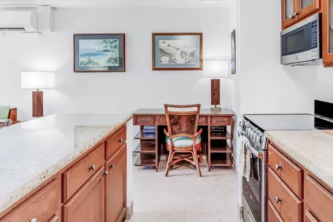 Kitchen - 5315 Lower Honoapiilani Rd #E138, Lahaina, HI 96761 photo 3 of 5