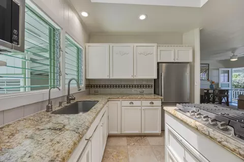 Kitchen - 3217 Luahine Pl, Haiku, HI 96708 photo 4 of 8