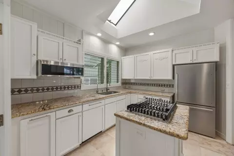 Kitchen - 3217 Luahine Pl, Haiku, HI 96708 photo 2 of 8