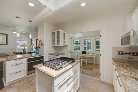 Kitchen - 3217 Luahine Pl, Haiku, HI 96708 photo 8 of 8