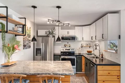 2180 W Vineyard St #302, Wailuku, HI 96793