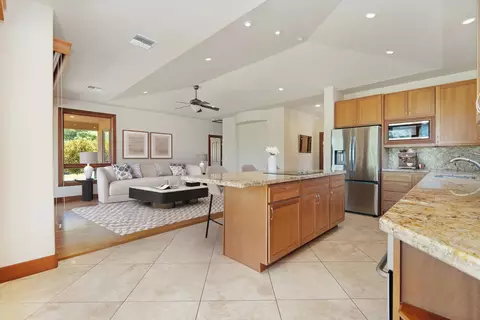 44 Lau Niu Way, Lahaina, HI 96761