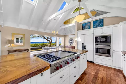 210 S Hauoli St, Wailuku, HI 96793