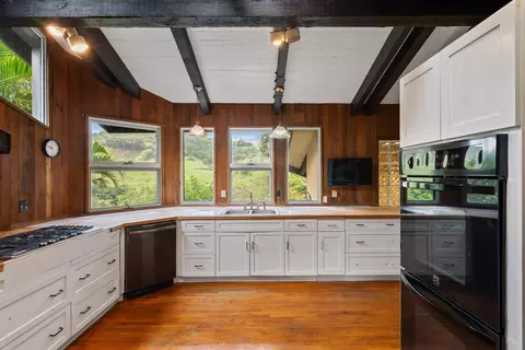 Kitchen - 311 Awalau Rd, Haiku, HI 96708 photo 3 of 3