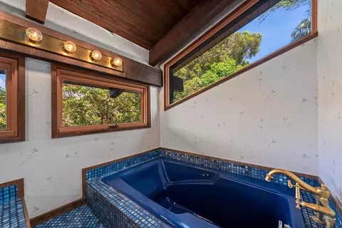 Bath - 311 Awalau Rd, Haiku, HI 96708 photo 2 of 4