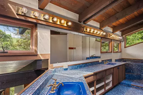 Bath - 311 Awalau Rd, Haiku, HI 96708 photo 1 of 4