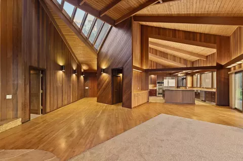 2450 Piiholo Rd, Makawao, HI 96768