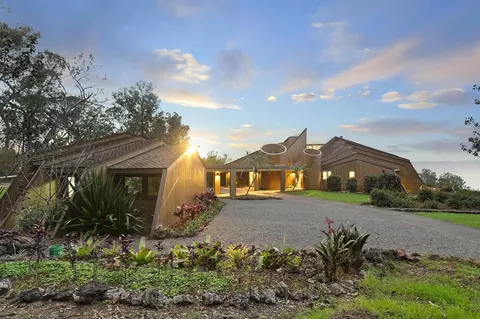 2450 Piiholo Rd, Makawao, HI 96768