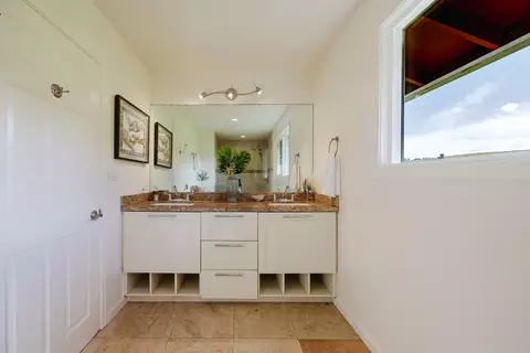 Bath - 860 Holopuni Rd, Kula, HI 96790 photo 1 of 4