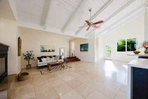 Living - 860 Holopuni Rd, Kula, HI 96790 photo 3 of 10