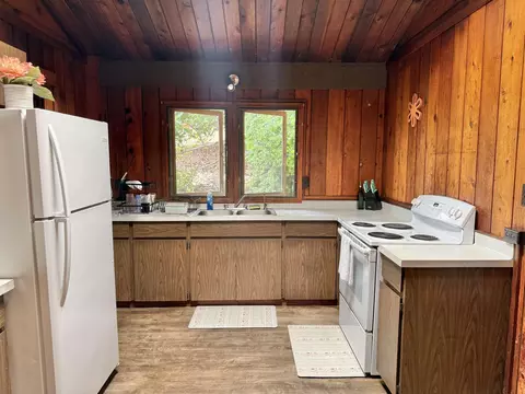 Kitchen - 19 Alanui Pl, Kula, HI 96790 photo 2 of 4