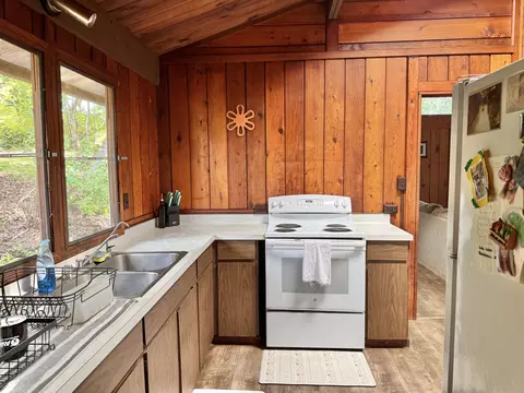 Kitchen - 19 Alanui Pl, Kula, HI 96790 photo 4 of 4