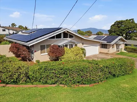 3260 Kihapai Pl, Makawao, HI 96768