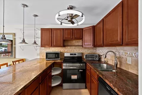3740 Lower Honoapiilani Rd #D103, Lahaina, HI 96761
