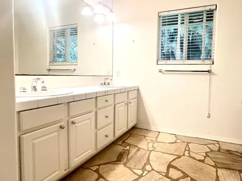 Bath - 590 Kaiapa Pl, Haiku, HI 96708 photo 2 of 4