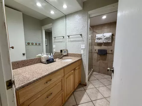 Bath - 3543 Lower Honoapiilani Rd #E-206, Lahaina, HI 96761 photo 2 of 2