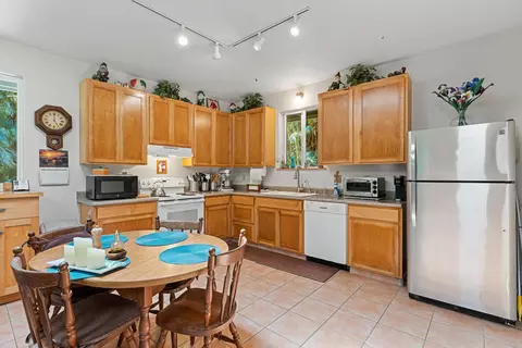 Kitchen - 4345 Waha Pl, Haiku, HI 96708 photo 5 of 5