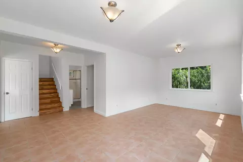 Living - 4345 Waha Pl, Haiku, HI 96708 photo 7 of 9