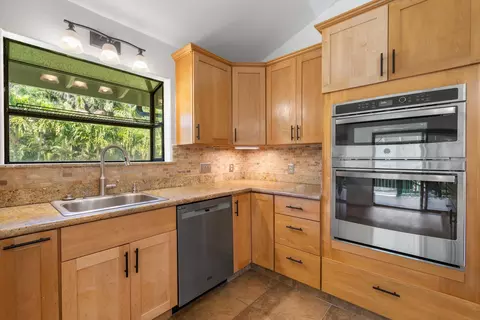 Kitchen - 4345 Waha Pl, Haiku, HI 96708 photo 4 of 5