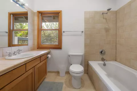 Bath - 68 Ka Dr, Kula, HI 96790 photo 3 of 4