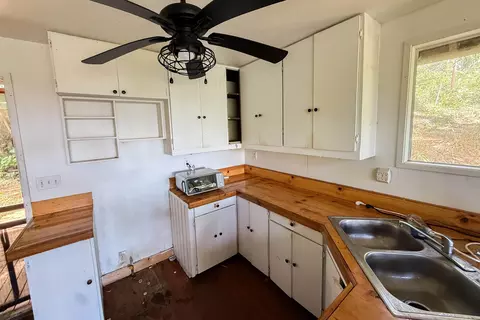 Kitchen - 420 Haumana Rd, Haiku, HI 96708 photo 1 of 2
