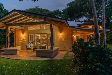450 Laulea Pl, Paia, HI 96779