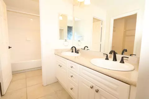 Bath - 63 Papahi Loop, Kahului, HI 96732 photo 1 of 5