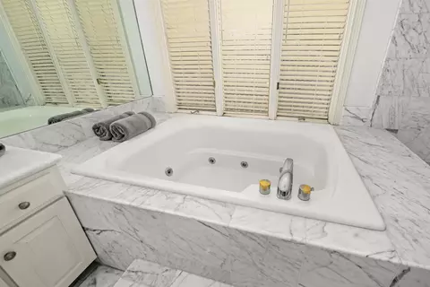 Bath - 212 Crestview Rd, Lahaina, HI 96761 photo 4 of 8