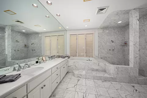 Bath - 212 Crestview Rd, Lahaina, HI 96761 photo 3 of 8