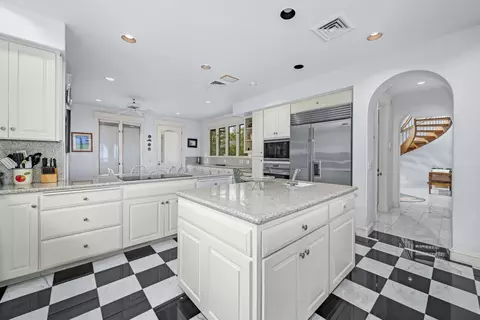 Kitchen - 212 Crestview Rd, Lahaina, HI 96761 photo 4 of 4