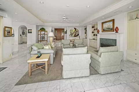 Living - 212 Crestview Rd, Lahaina, HI 96761 photo 2 of 4