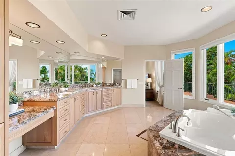 Bath - 54 Hakui Loop, Lahaina, HI 96761 photo 2 of 7
