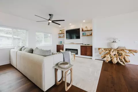 Living - 101 Elepaio Pl #A, Kula, HI 96790 photo 2 of 4