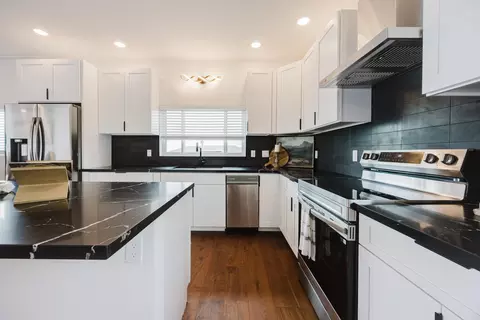 Kitchen - 101 Elepaio Pl #A, Kula, HI 96790 photo 3 of 5
